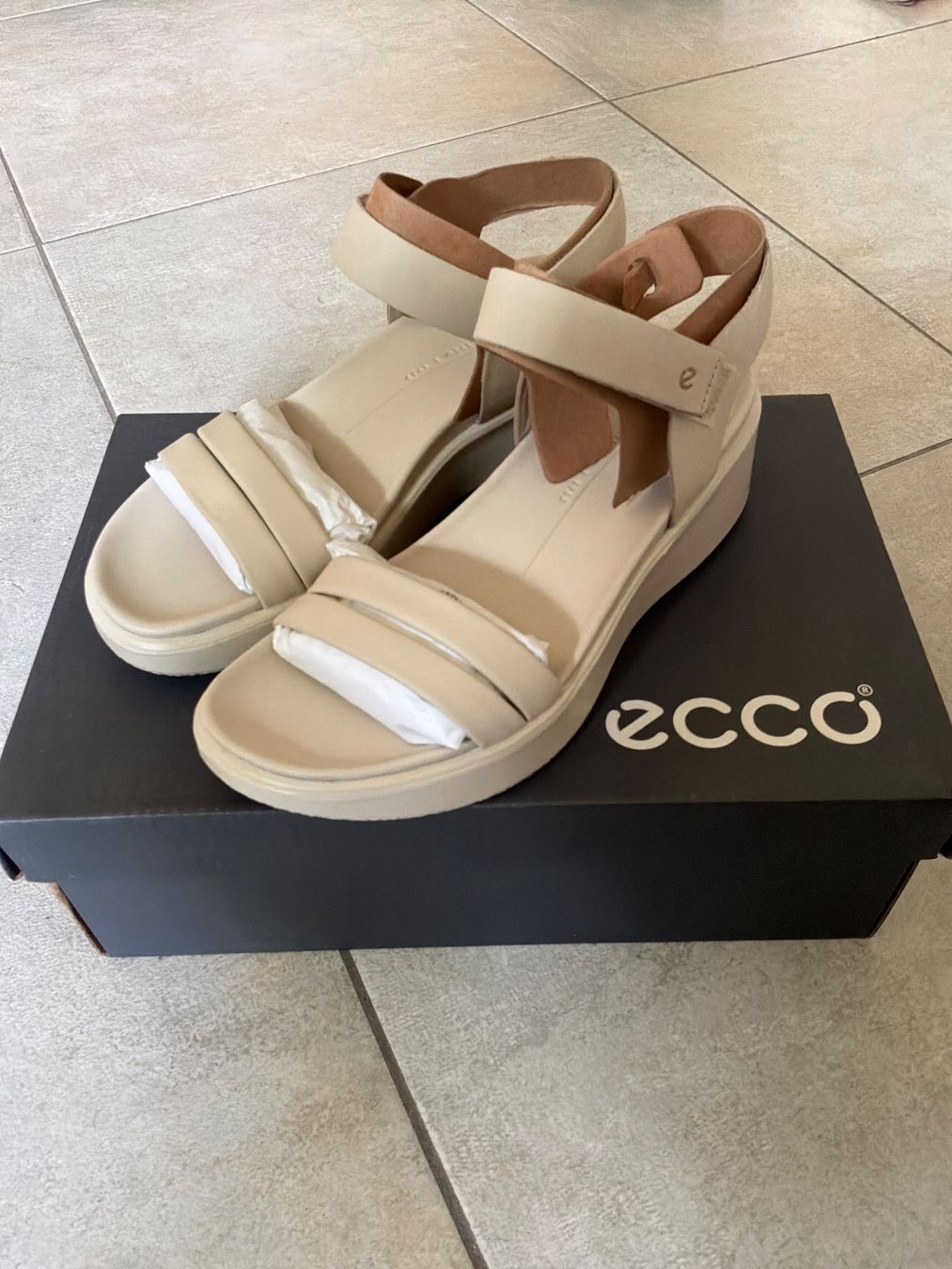 Ecco Damenschuhe: ECCO Sandal in Beige 37 – Neu und originalverpackt aus Glattfelden von Danshari