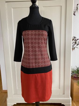 Knielanges Kleid 60er Stil