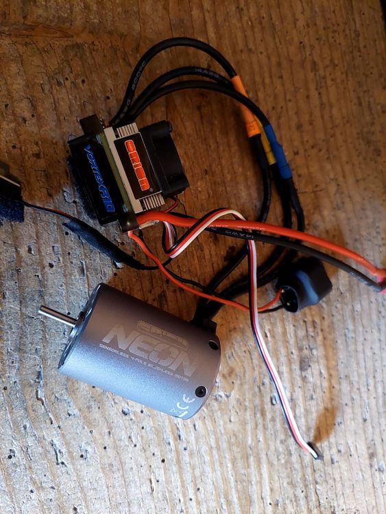 Brushless Motor Neon (Gebraucht) in sumiswald für CHF 10 – nur Abholung ...