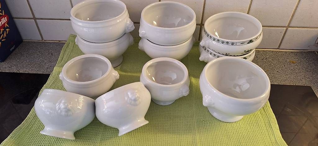 Schalen: Suppentöpfchen mit Löwenkopf als Griffe – Gebraucht aus Balzers von Loona7