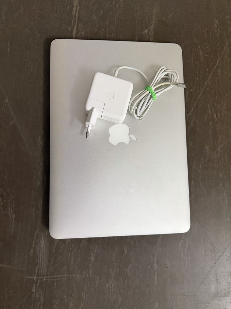 Apple Notebook: MacBook Air 13", Model A1466, inkl. Ladegerät – Usato da solothurn venduto da solothurn13