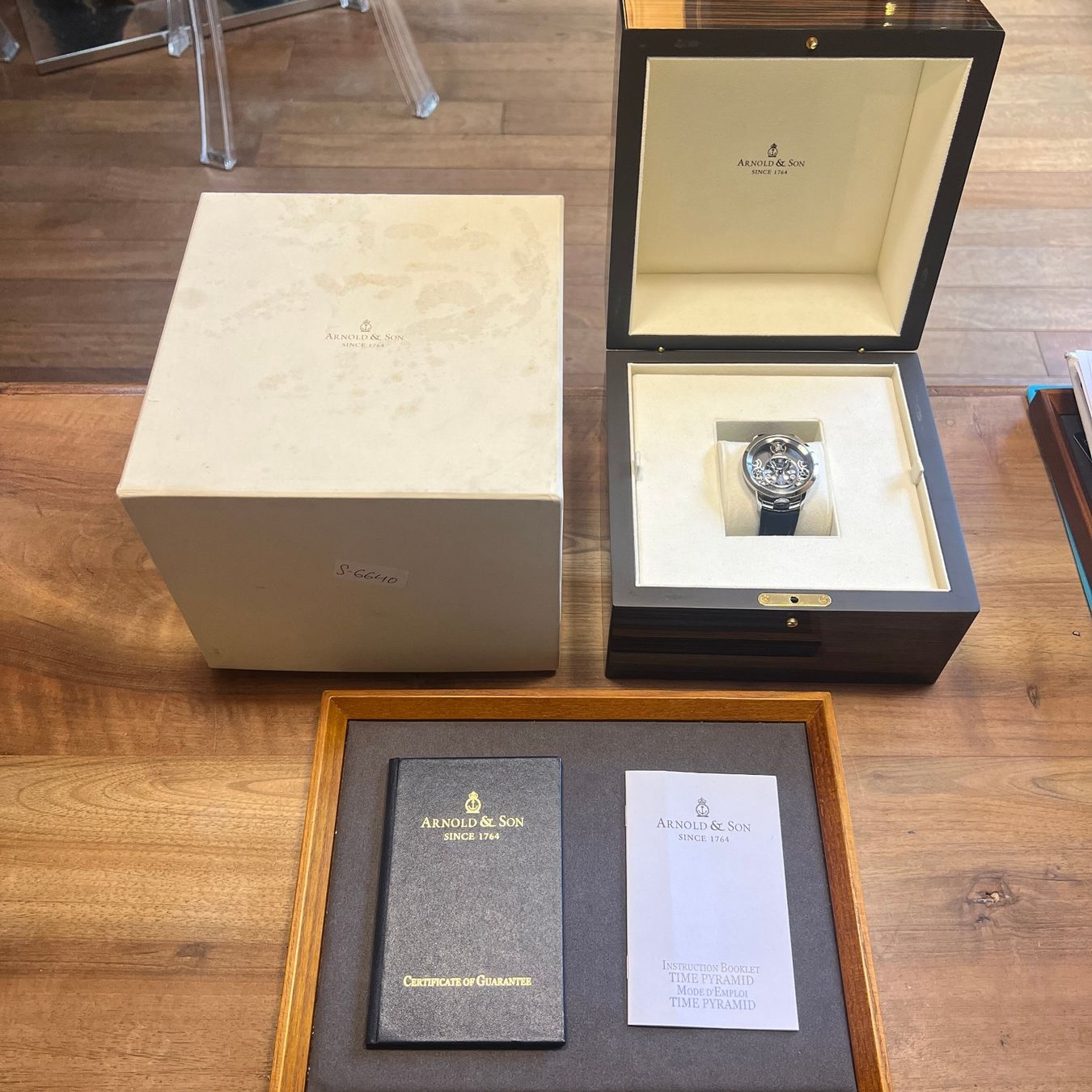 Montres: Arnold & Son Time Pyramid Full Set 1TPAS.S01A – D'occasion à Carouge GE par Watchaser 9