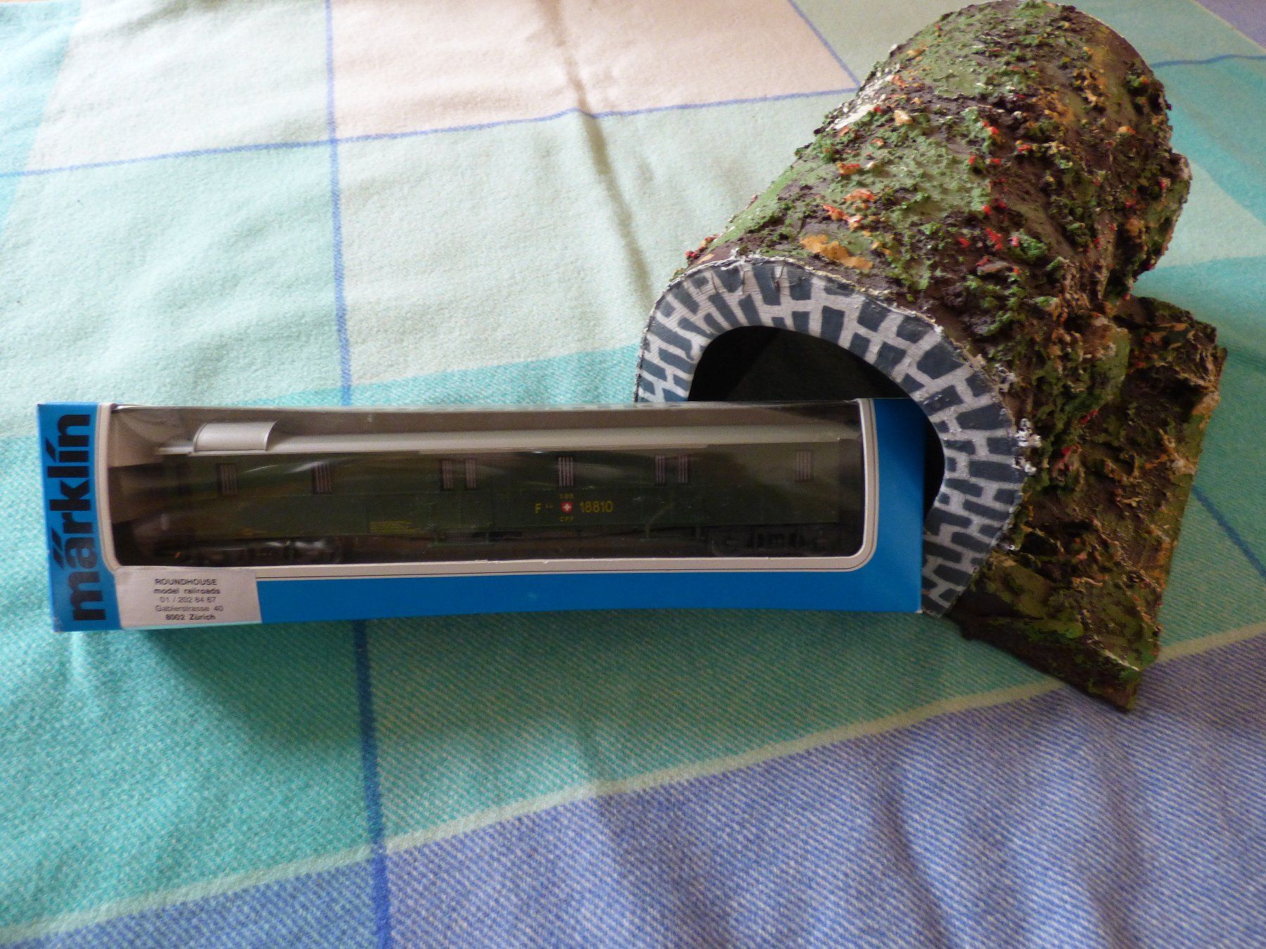 Märklin Modellini di ferrovie: Nostalgie-Tunnel & SBB-Postwagen (Märklin) – Nuovo (secondo la descrizione) da Zürich venduto da Goulliver 2