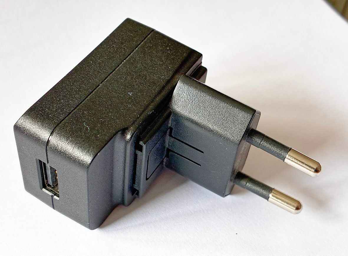 Caricabatterie: DVE USB Lader / Adapter – Usato da Bern venduto da Maccalvin