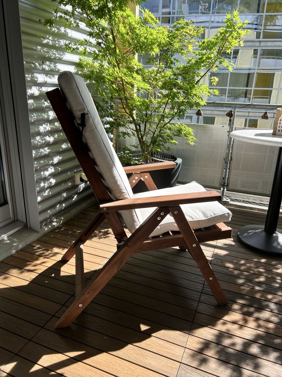 Ikea Stühle: Holz-Liegestuhl mit Polster – Gebraucht aus Zürich von Mariesieger 1