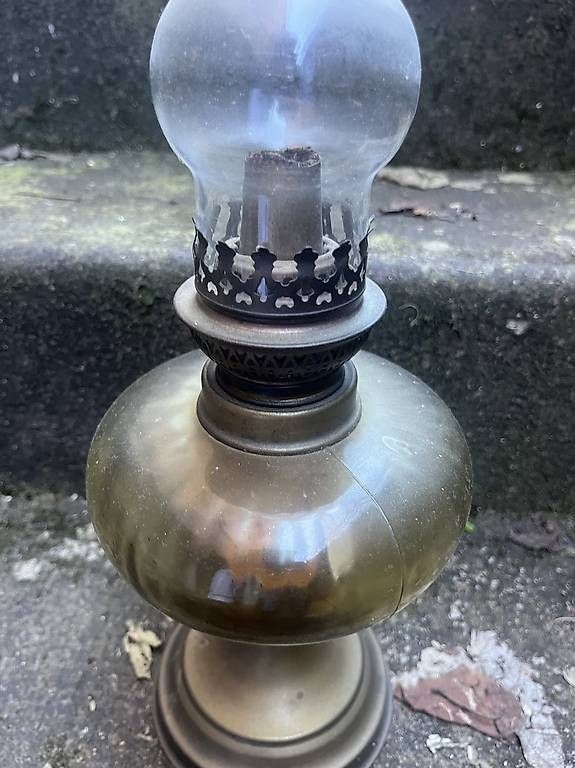Lampade: Antike Petrollampe Messing Glas  – Usato da Schwarzenbach LU venduto da eminens 1