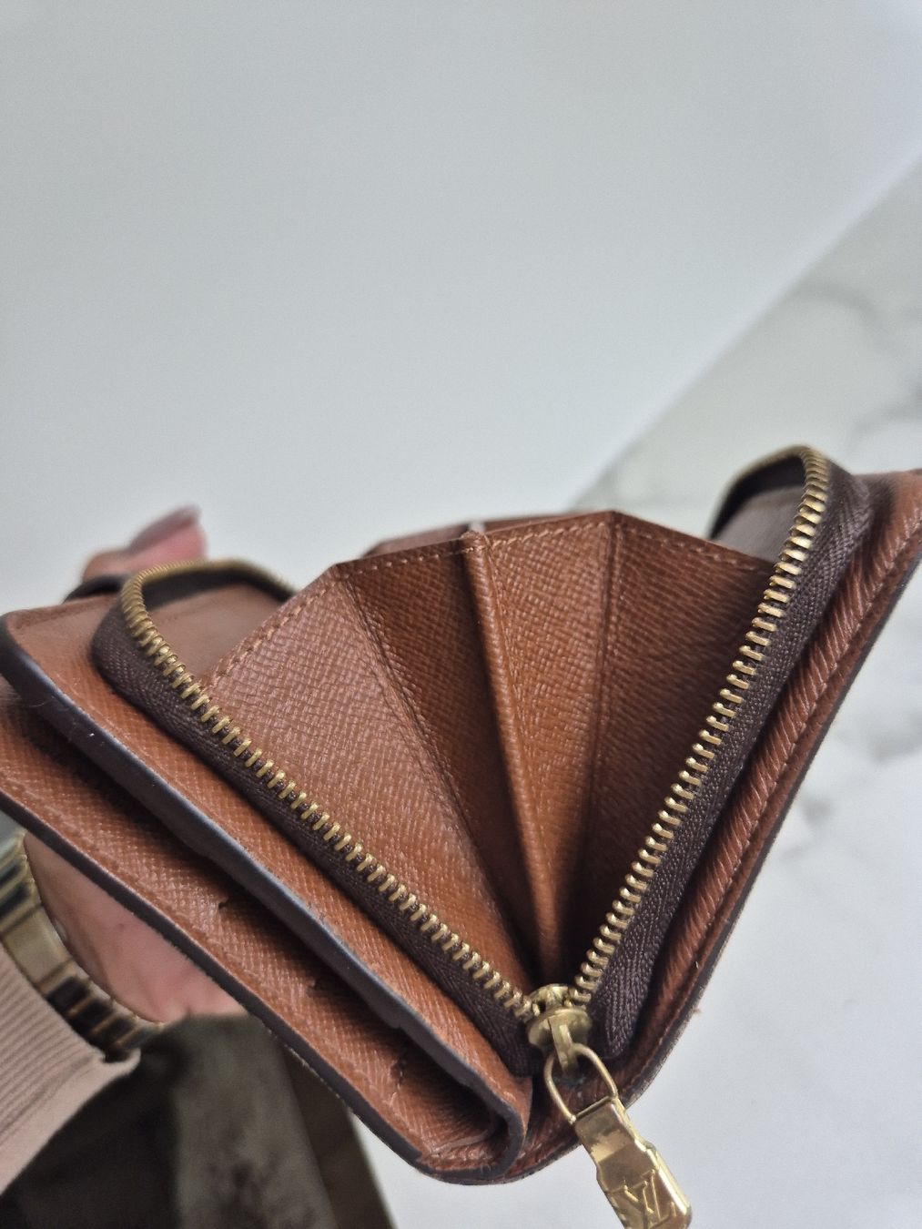 Louis Vuitton Portamonete: Louis Vuitton Portemonnaie Compact Zip Wallet – Usato da Weisslingen venduto da Airgate 6