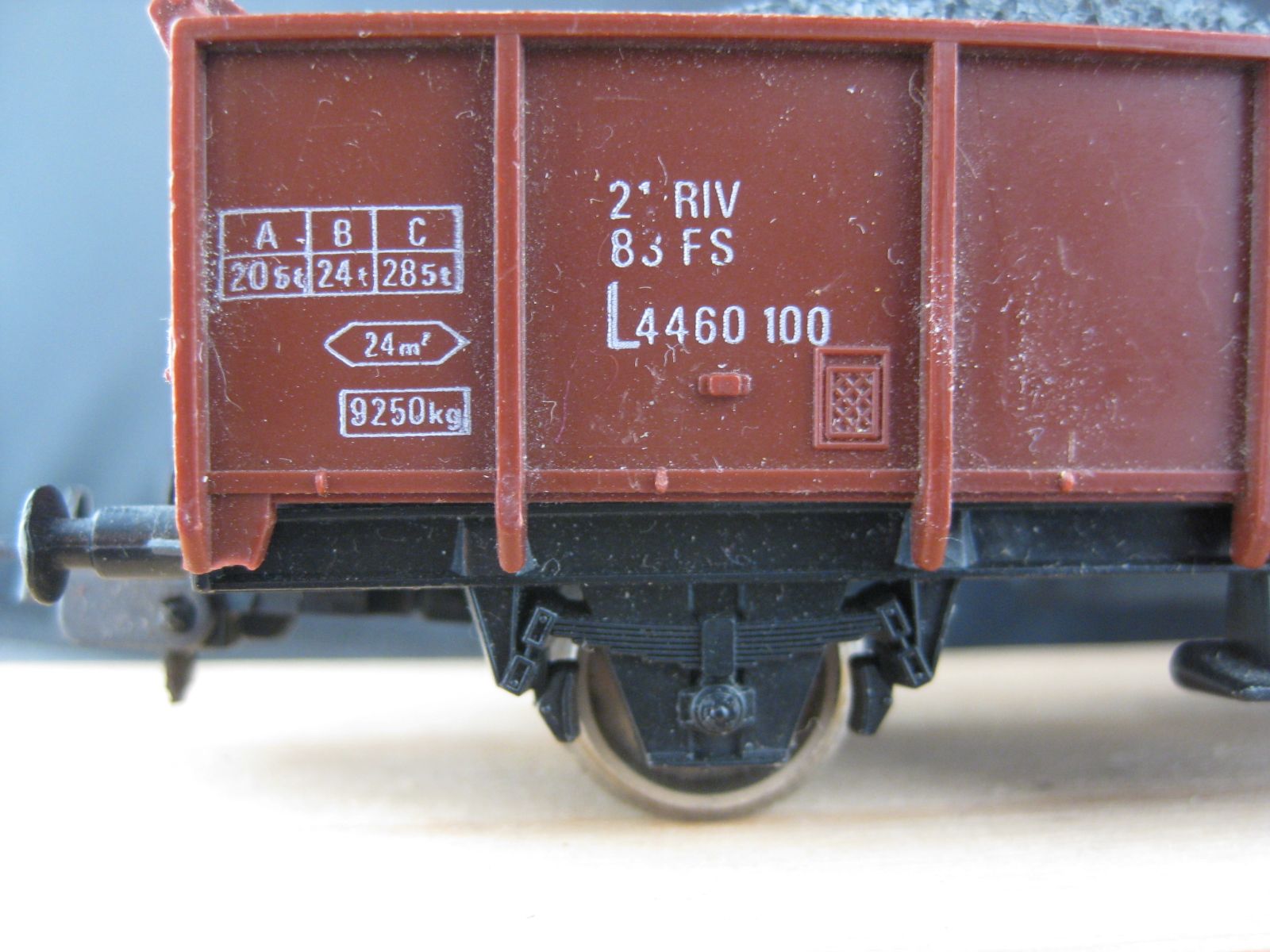 Lima Modellini di ferrovie: Lima Hochbordwagen mit Kohleladung – Usato da Malters venduto da Marosko 1