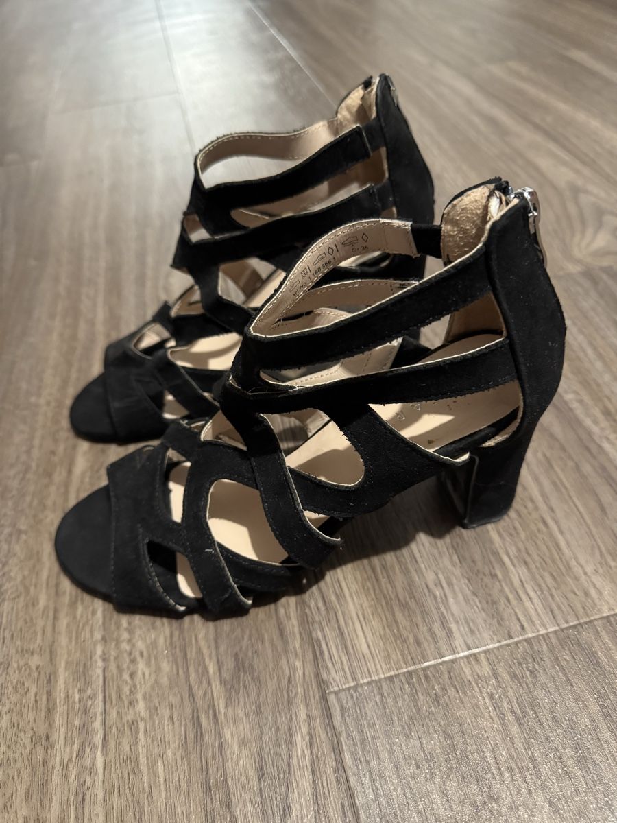 Scarpe da donna: BLACK HIGH HEELS🖤 – Usato da Dietikon venduto da athiinax