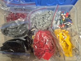 LEGO Konvolut 5.1 kg / Sortiert + Minifigs