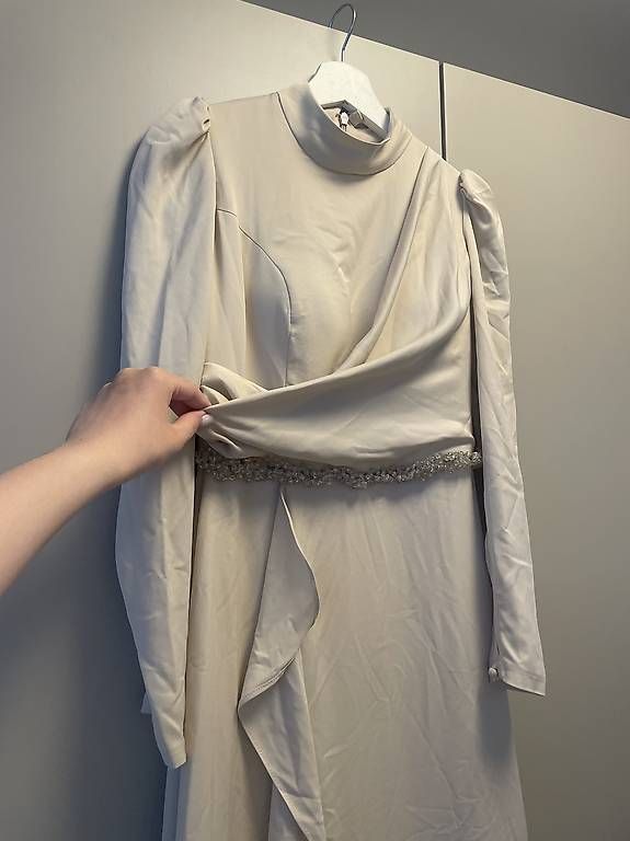 Kleider: Abendkleid bodenlang Beige – Gebraucht aus Lenzburg von lejlaimamovic 2