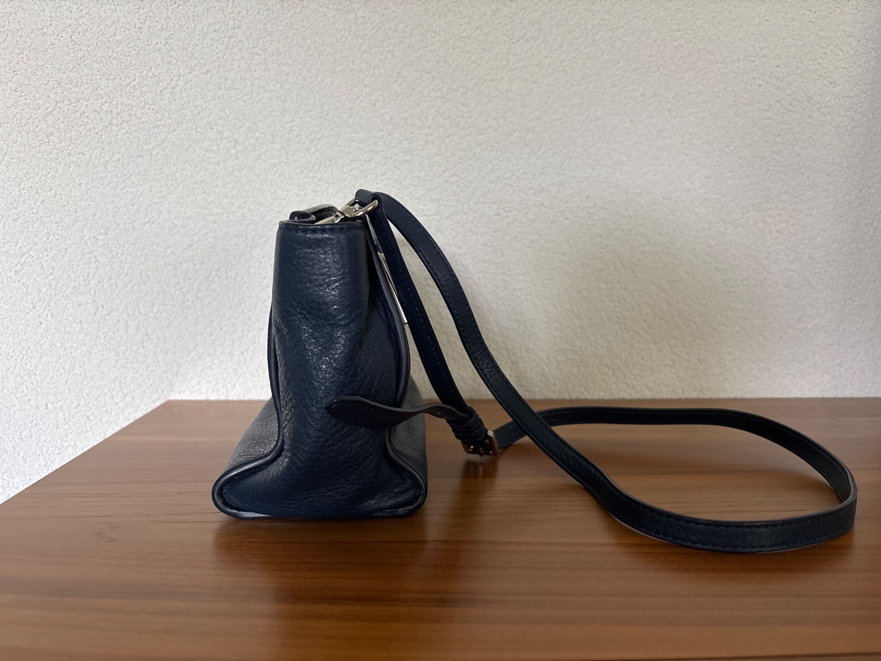 Michael Kors Borse da donna: Michael Kors Ledertasche, dunkelblau, neuwertig – Usato da Tafers venduto da nad_2g7s 7