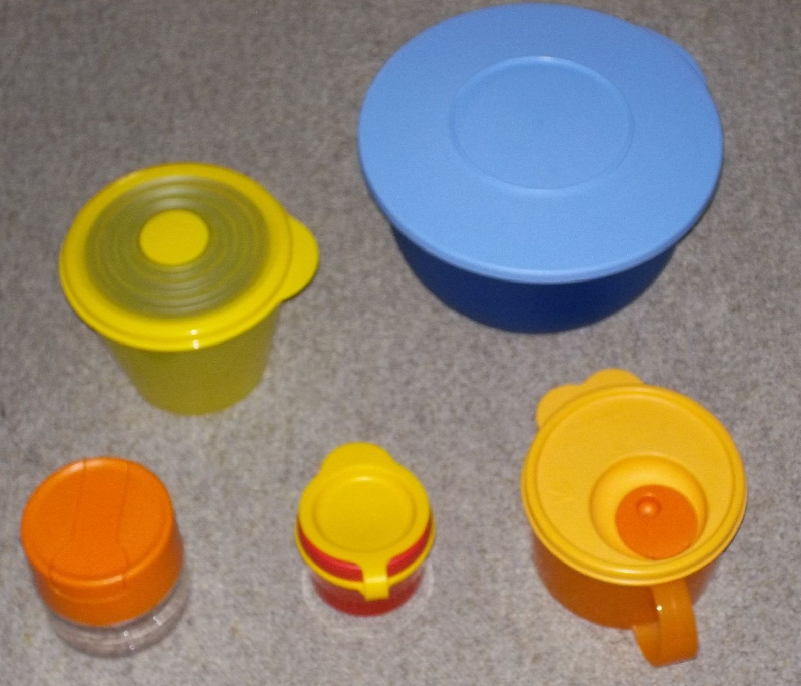 Tupperware Contenitori & Simili: Tupperware Set – Nuovo (secondo la descrizione) da Kaltbrunn venduto da Cindy99 1