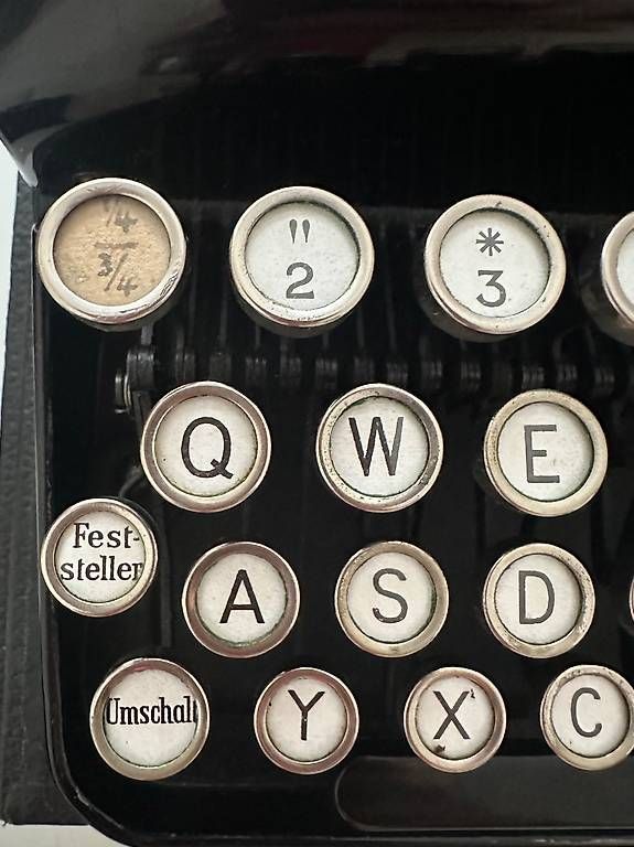 Macchine da scrivere: Vintage Schreibmaschine Erika – Usato da Zürich venduto da Gmara 2