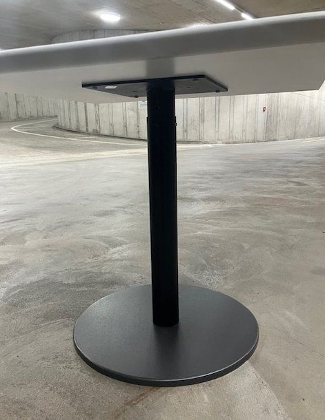 Tische: Quadratischer Tisch – Gebraucht aus Basel von fm2_lf5k 1