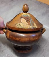Ancienne bonbonnière en bois