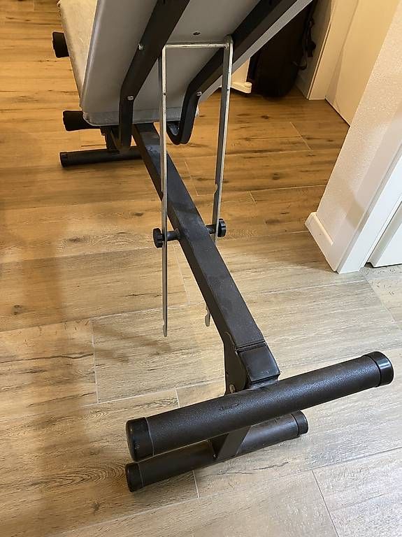 Vélos d'appartement: Banc de musculation réglable – D'occasion à Châtel-St-Denis par ledfat 2