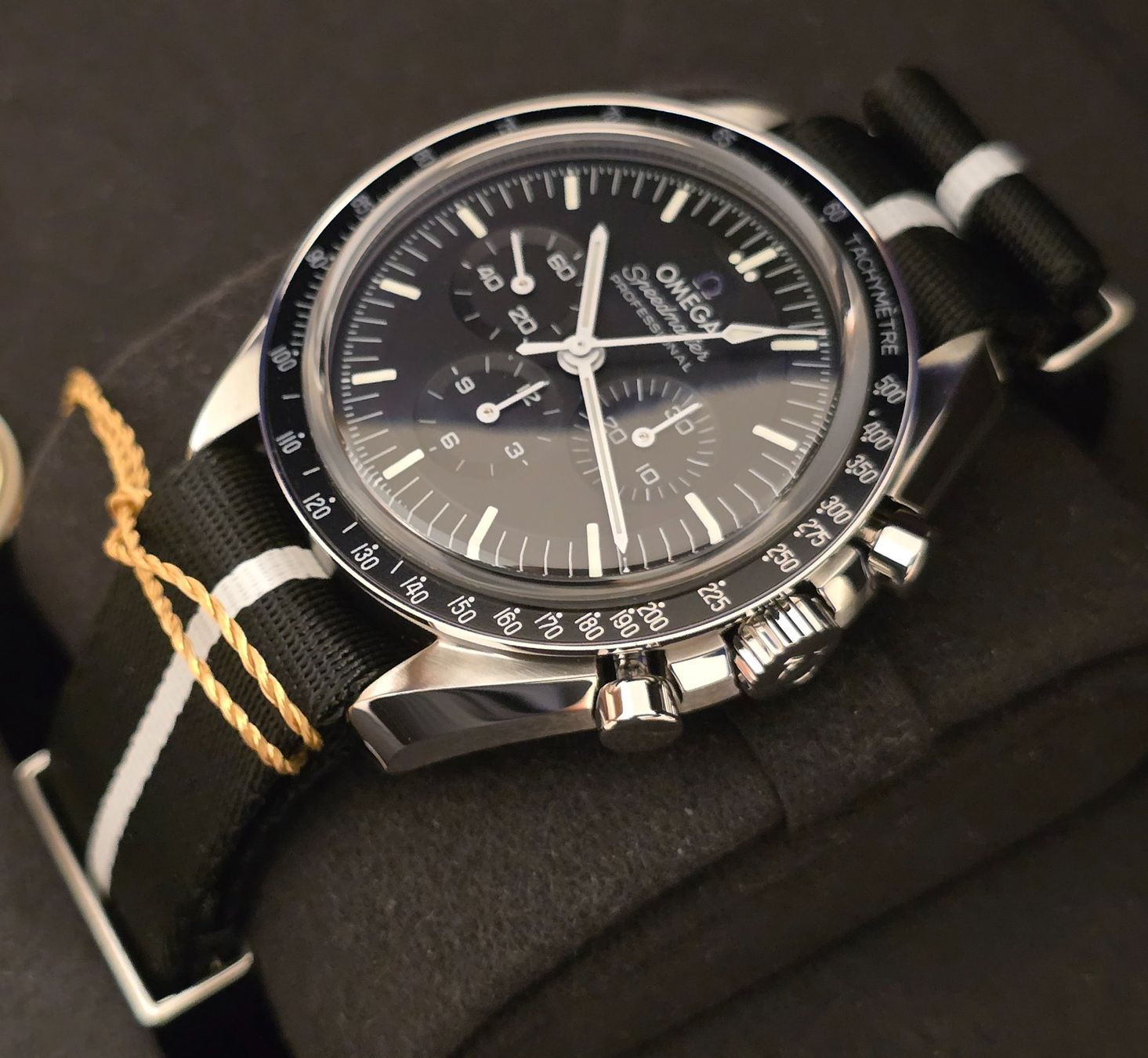 Omega Uhren: Omega Speedmaster Moonwatch Saphir Kaliber 3861 – Gebraucht aus Basel von Esmen