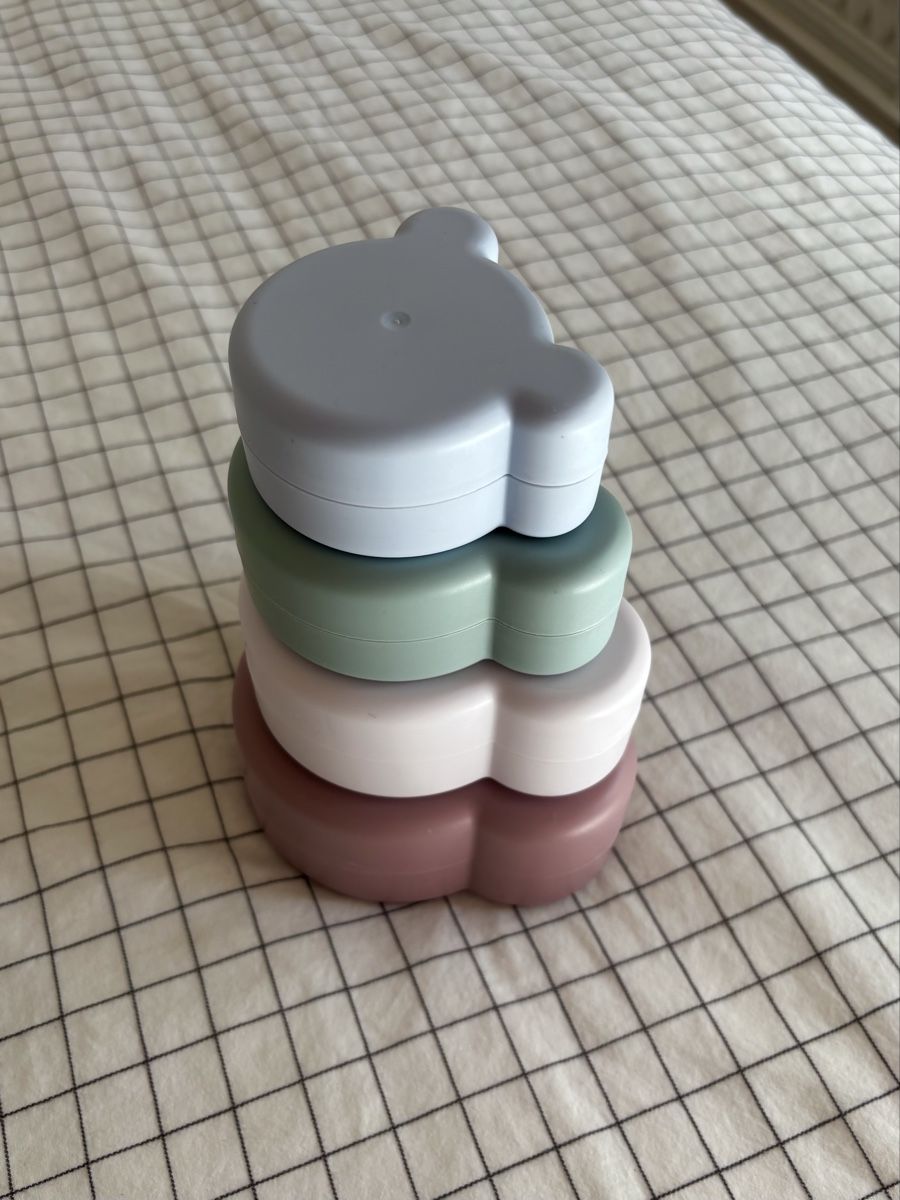 Jouets: Stackable nesting baby bowls toy  – D'occasion à Villard-sur-Chamby par kamila_1024 2