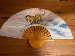 Handbemalter Wunderschöner Wandfächer mit Tiger-Motiv 100cm