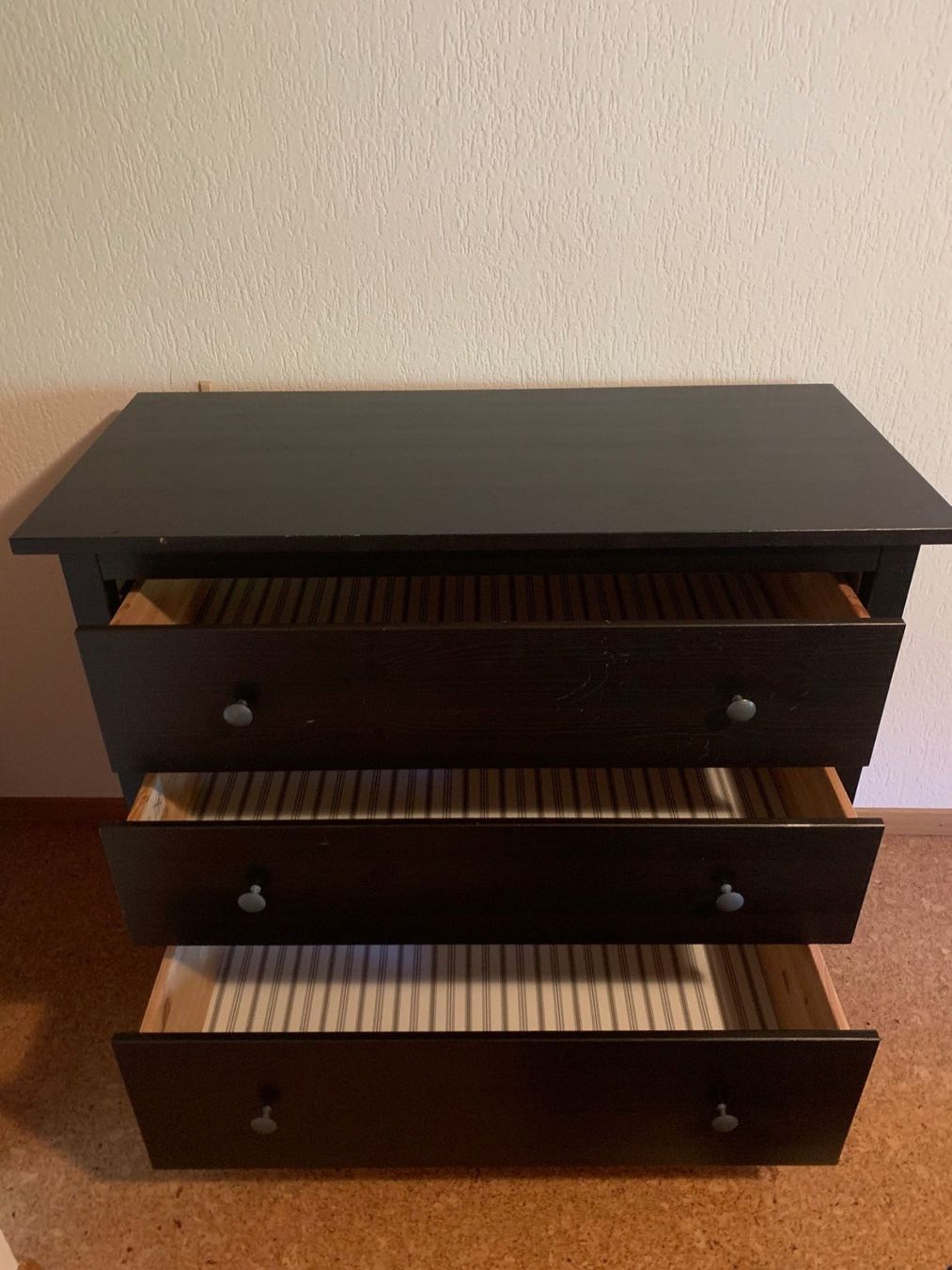 Ikea Cassettiere: Ikea Kommode Hemnes schwarzbraun – Usato da Bergün/Bravuogn venduto da Ast_zl7v 2