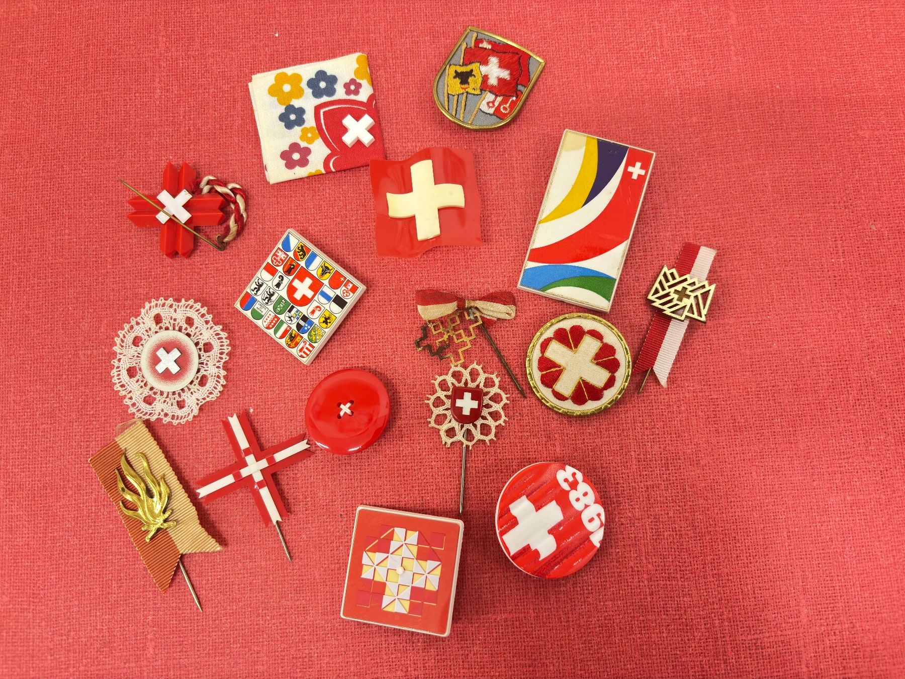 Placchette & Badge: 1 August-Abzeichen LOT  TOP !!!! – Usato da Ormalingen venduto da digital09 1