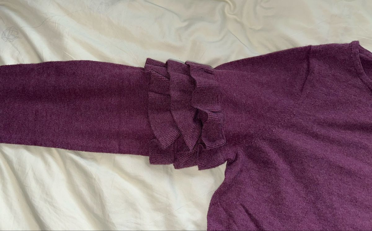 Maglioni & Felpe: Dunkelvioletter Pullover mit Rüschen - Grösse M – Nuovo (secondo la descrizione) da Köniz venduto da lar_m9xk 1