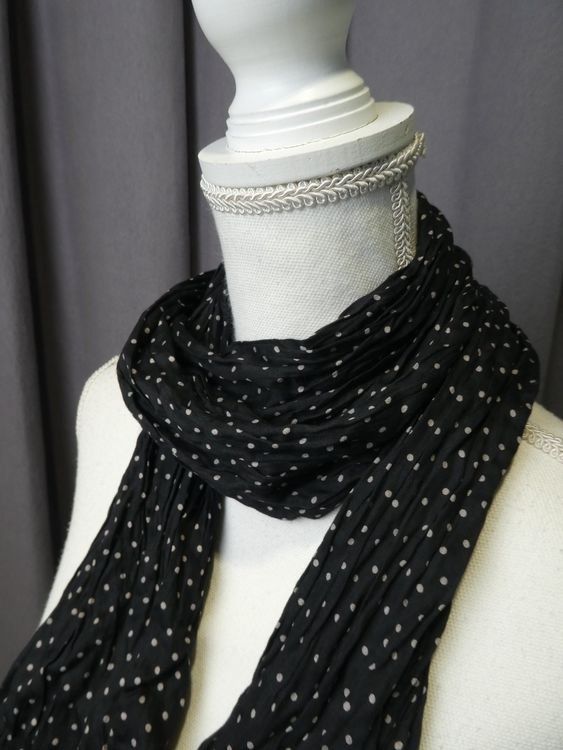 Comma Foulard & Sciarpe: Schal von Comma schwarz mit Punkten – Usato da Sutz venduto da Dalilea 2