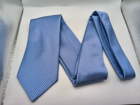 Brioni (100% silk) tie and matching pocket square set