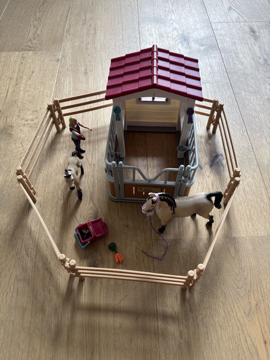 Schleich Spielzeuge: Schleich Pferdebox – Gebraucht aus Riedholz von Elch121