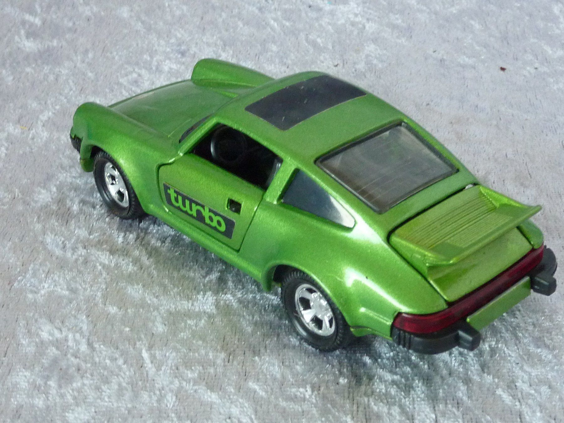 Matchbox Modellini d'auto: Porsche Turbo K-70 – Nuovo e nell'imballaggio originale da Dürrenäsch venduto da modellautos4you 3