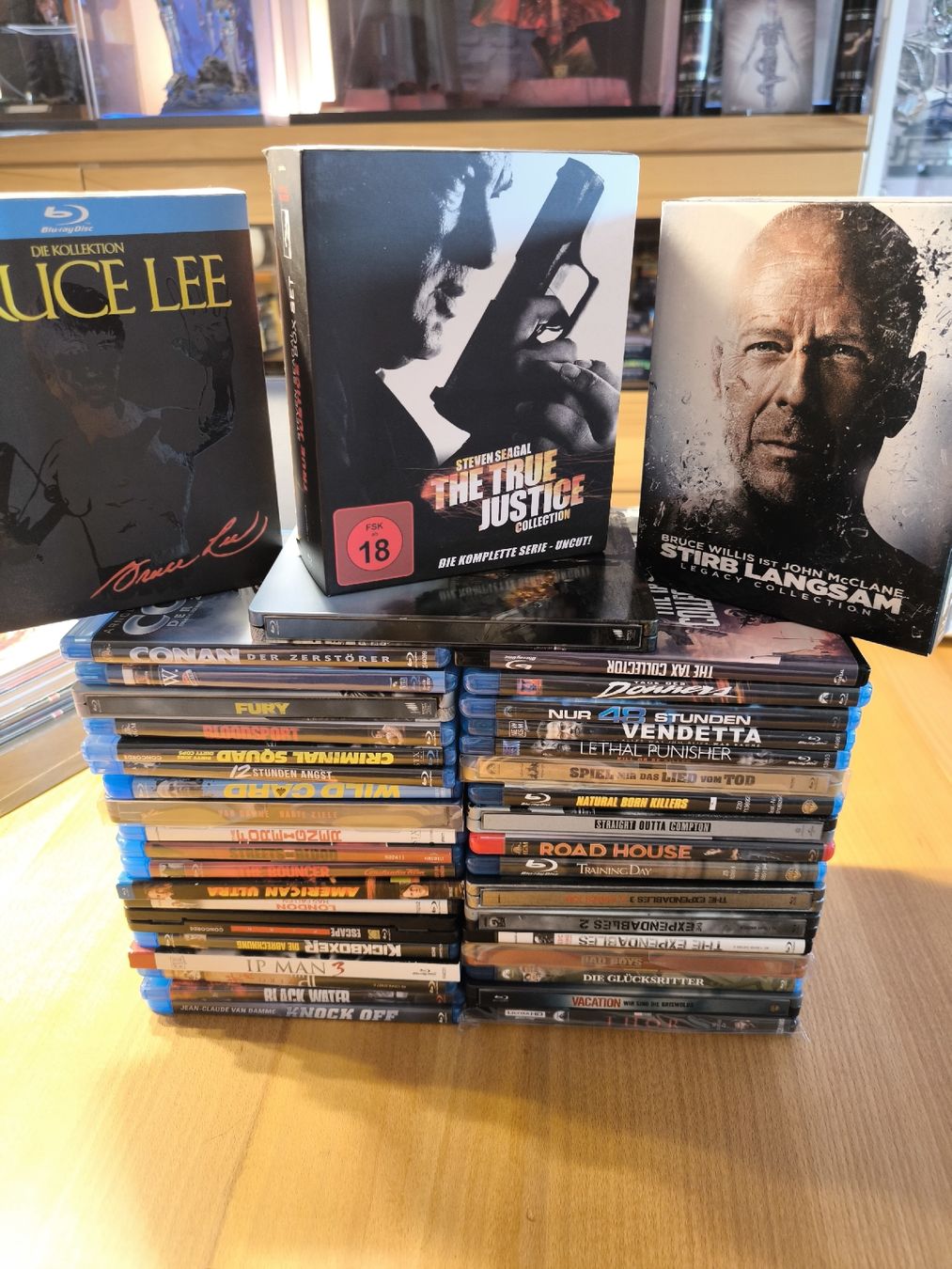 Tous les DVDs: Action Mega Blu-Ray Bundle – D'occasion à Dürnten par Nexomynon
