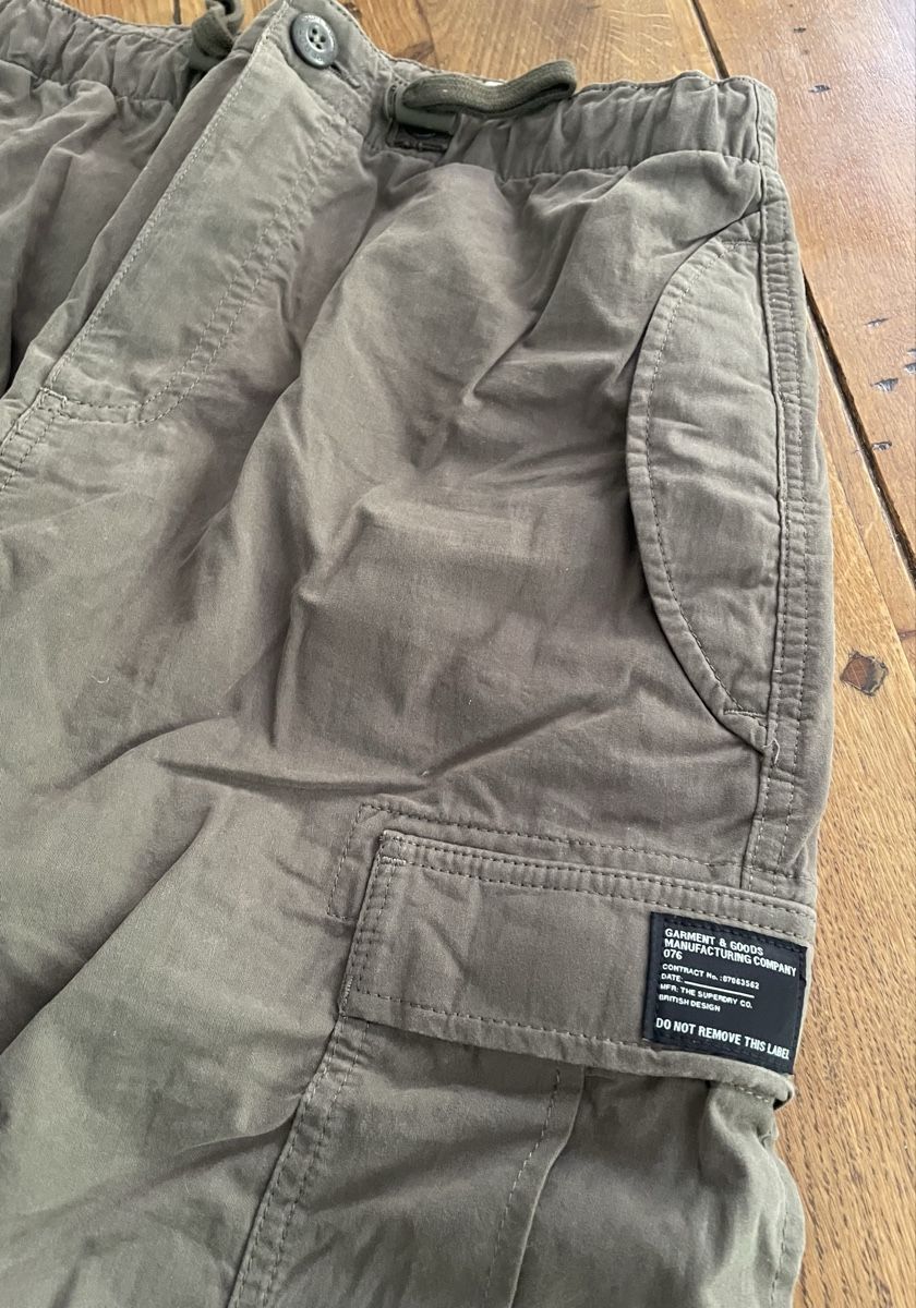 Superdry Pantaloni: Superdry Cargo pants t. 28W 32L kaki – Usato da Marin-Epagnier venduto da sachaechinta 1