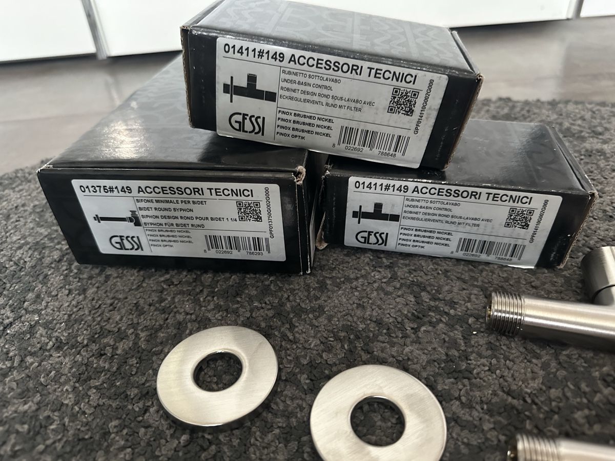 Rubinetteria: Gessi Sifon und 2 Eckventile Neu – Nuovo e nell'imballaggio originale da Niederuzwil venduto da gullipulli 2