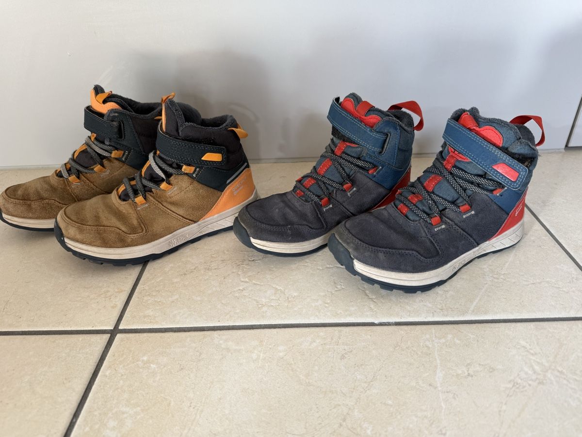 Decathlon Scarpe per ragazzi: 2 Paar Winterschuhe, Grösse 33 – Usato da Langenthal venduto da Leclafel 1