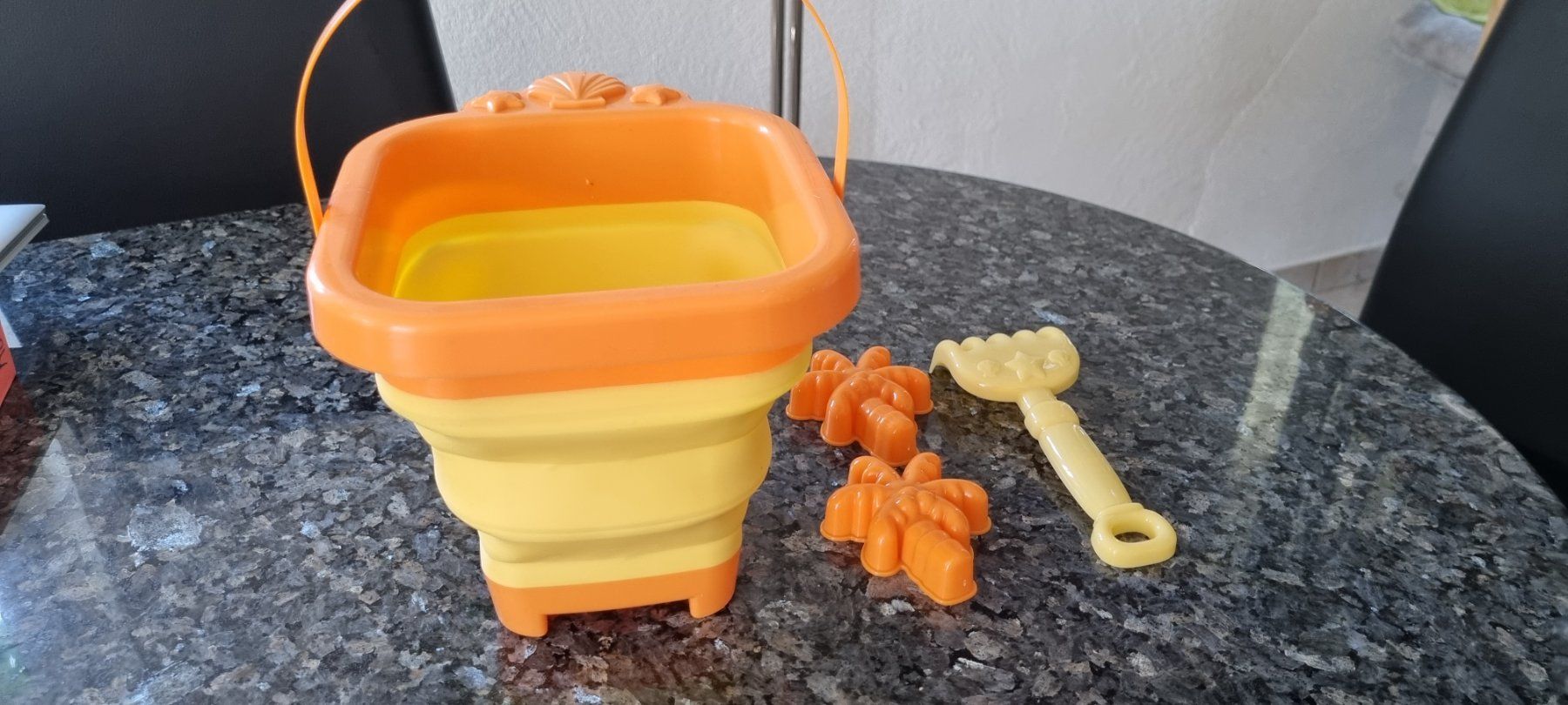 Spielzeuge: Strandspielzeug Eimer mit Förmchen und Rechen  neu – Neu (gemäss Beschreibung) aus egliswil von Maggy6 1