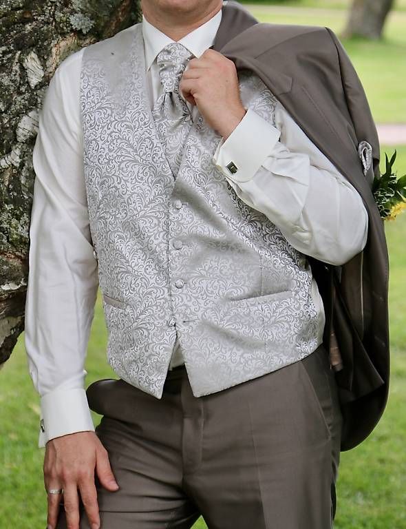 Completi: Anzug Hochzeit Bräutigam – Usato da Urdorf venduto da DennyBennyB