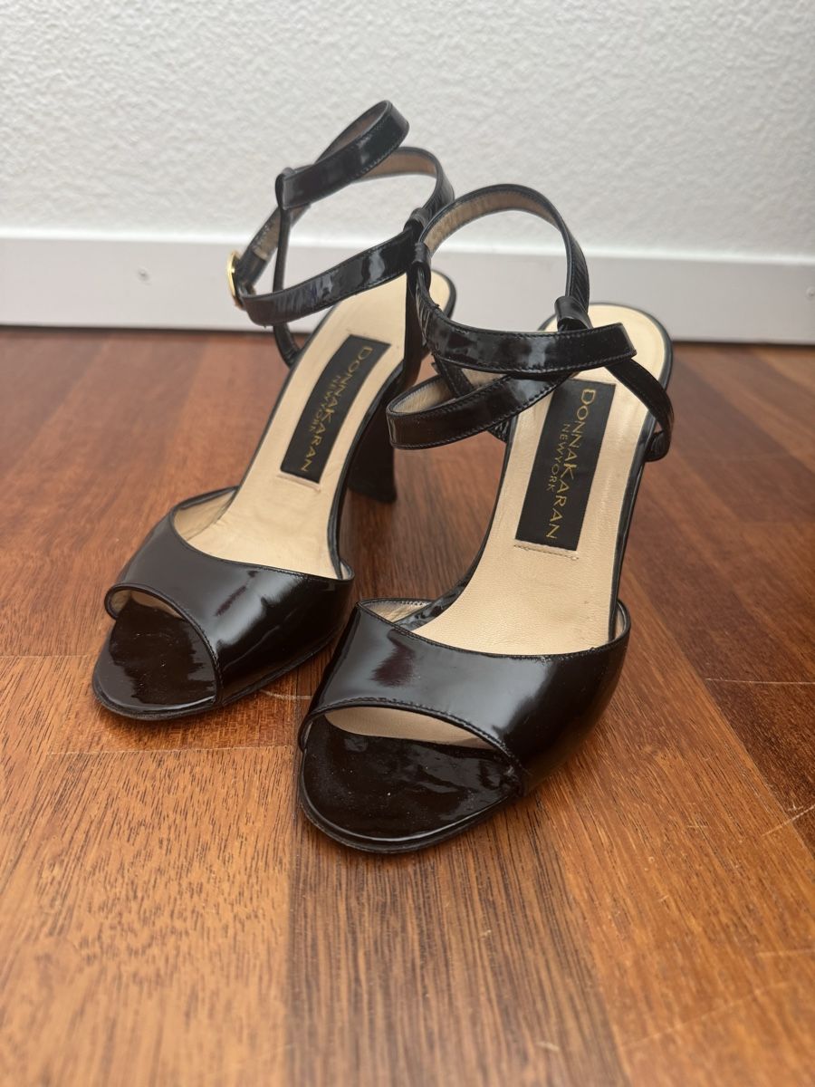 DKNY Damenschuhe: DKNY Schwarze Sandalen High Heels – Neu (gemäss Beschreibung) aus Uetikon am See von sop_vw5x 1