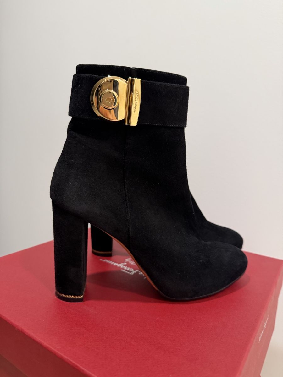 Salvatore Ferragamo Scarpe da donna: Ferragamo suede heels 38 size – Nuovo (secondo la descrizione) da Corsier GE venduto da Karol_save_planet