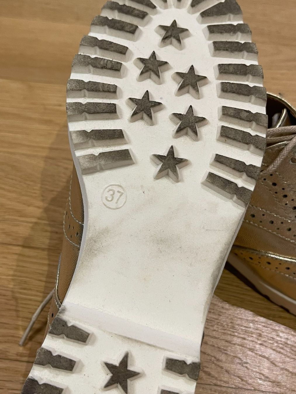 Damenschuhe: Goldene Schnürrschuhe, Grösse 37 – Gebraucht aus Rheineck von FGeissler 6