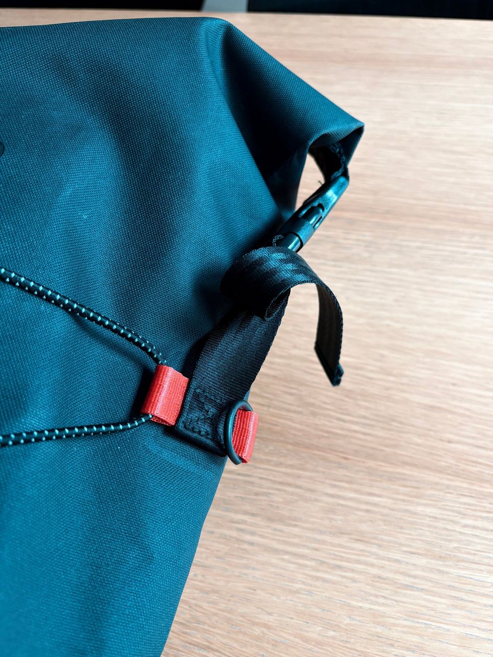 Zaini: IAMRUNBOX 18L, Roll-top Rucksack, wasserdicht, schwarz – Nuovo (secondo la descrizione) da Adligenswil venduto da Johnsepia 2