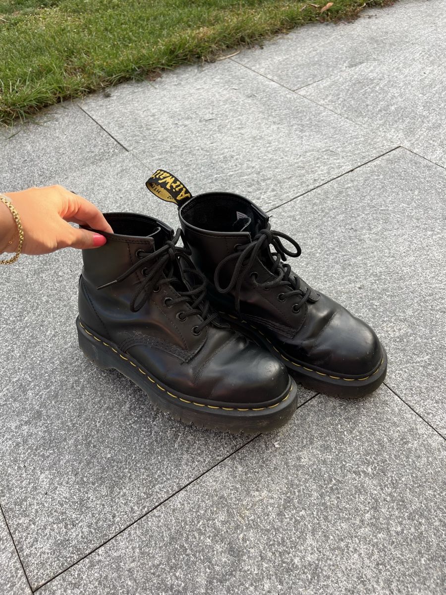 Dr. Martens Scarpe da donna: Dr. Martens black leather boots  – Usato da Unterseen venduto da kellyrochin 4