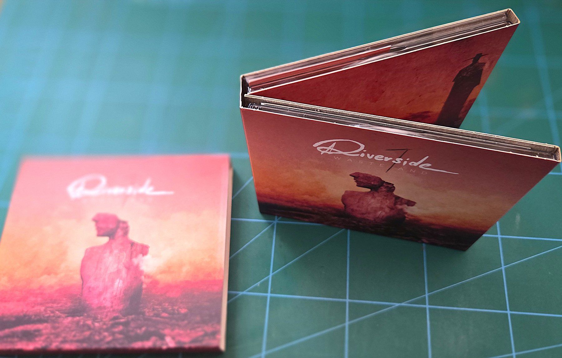 CDs: Riverside - Wasteland - Digipack in Slipcase mit 2 CD +1DVD – Neu (gemäss Beschreibung) aus Biberist von Beaver58 2