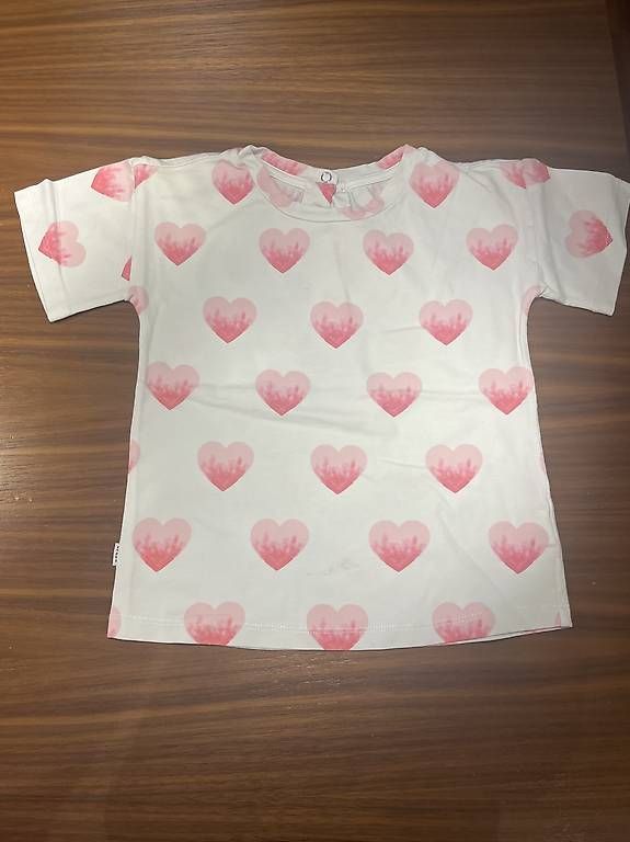 Blusen, T-Shirts & Tops: Maglietta maniche corte e leggings  – Gebraucht aus Viganello von gag_b22t