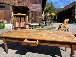 Massiver grosser Holztisch mit 4 Schubladen