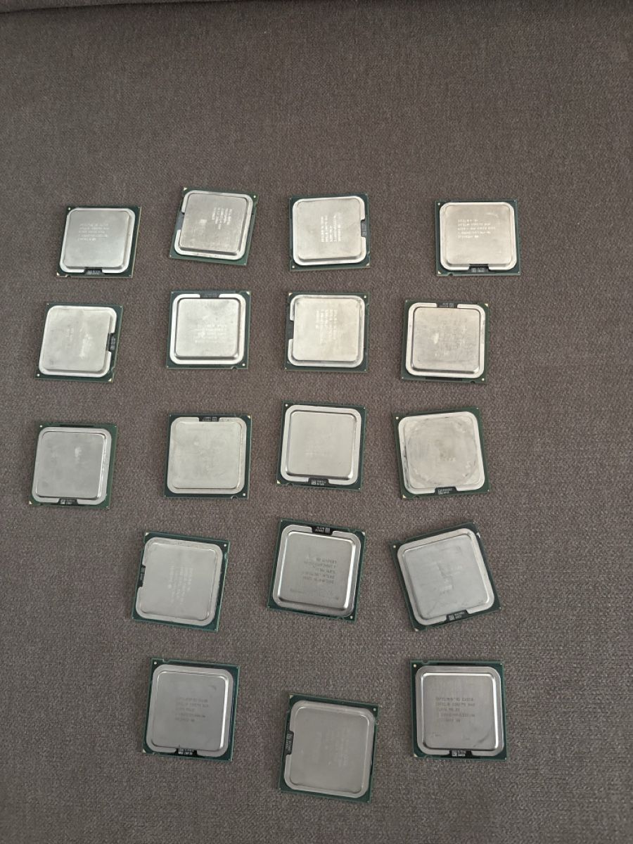 Intel Componenti elettronici: 17x Intel Prozessoren gemischt gute Zustand – Usato da Niederlenz venduto da ali_npf8 1