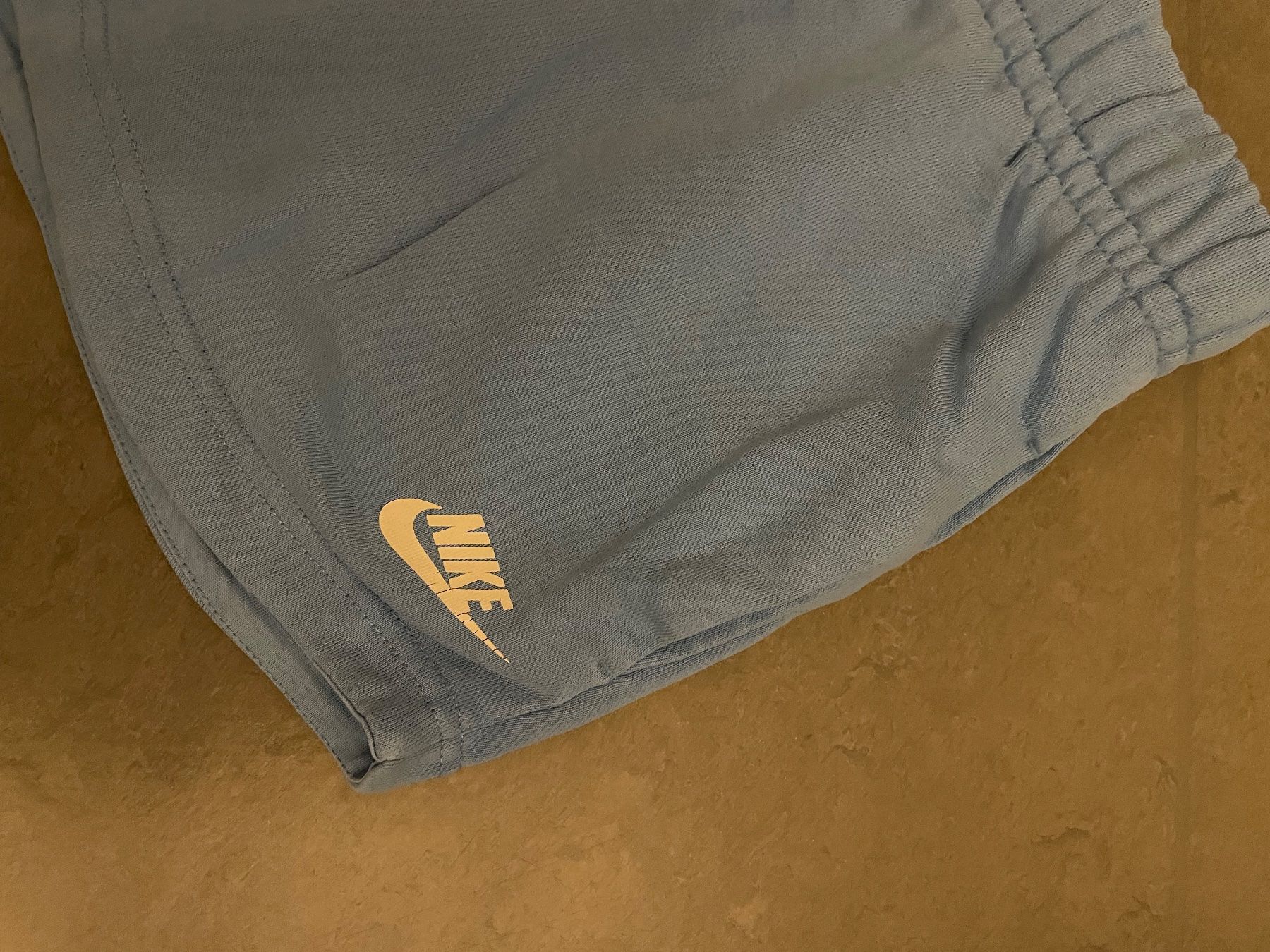 Nike Pantaloni: Nike Shorts – Usato da Zürich venduto da Ivona3 1