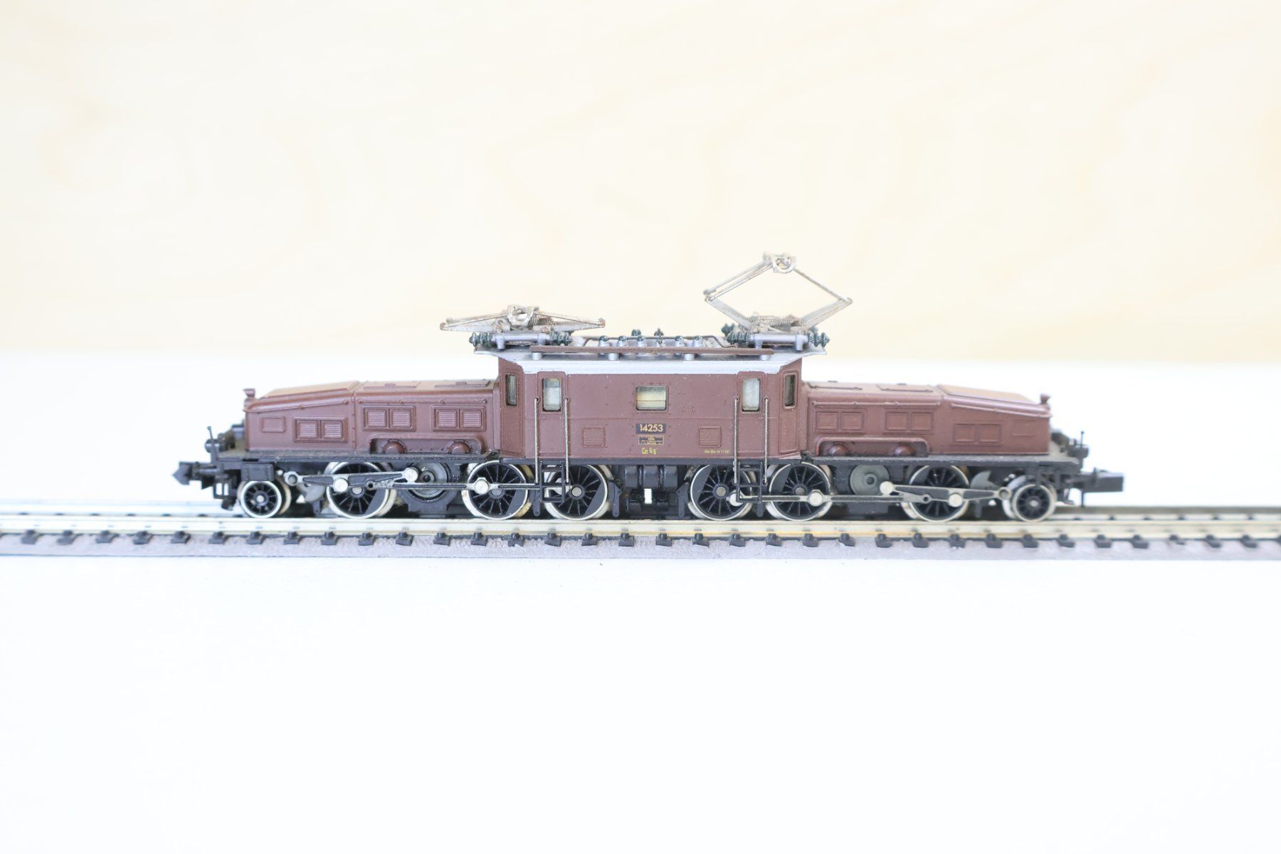 Arnold Modellini di ferrovie: ARNOLD SBB Krokodil E-Lok Ce 6/8 - Spur N – Usato da Winterthur venduto da Monstera 1