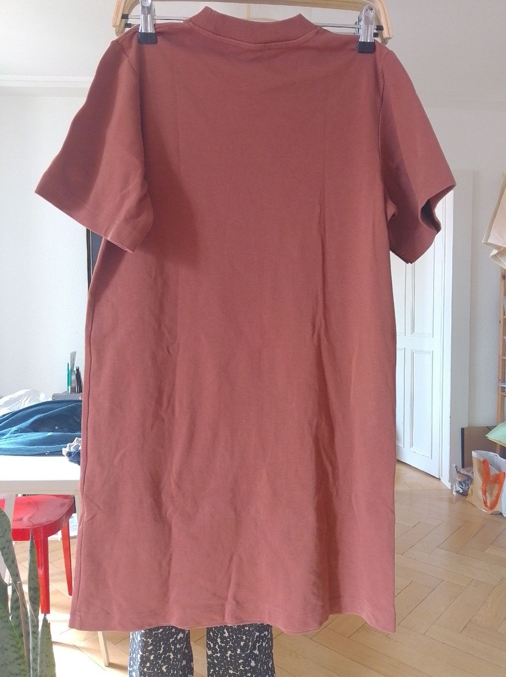 Cos Vestiti: robe T-shirt COS, couleur terracotta – Usato da La Chaux-de-Fonds venduto da youplavie 2