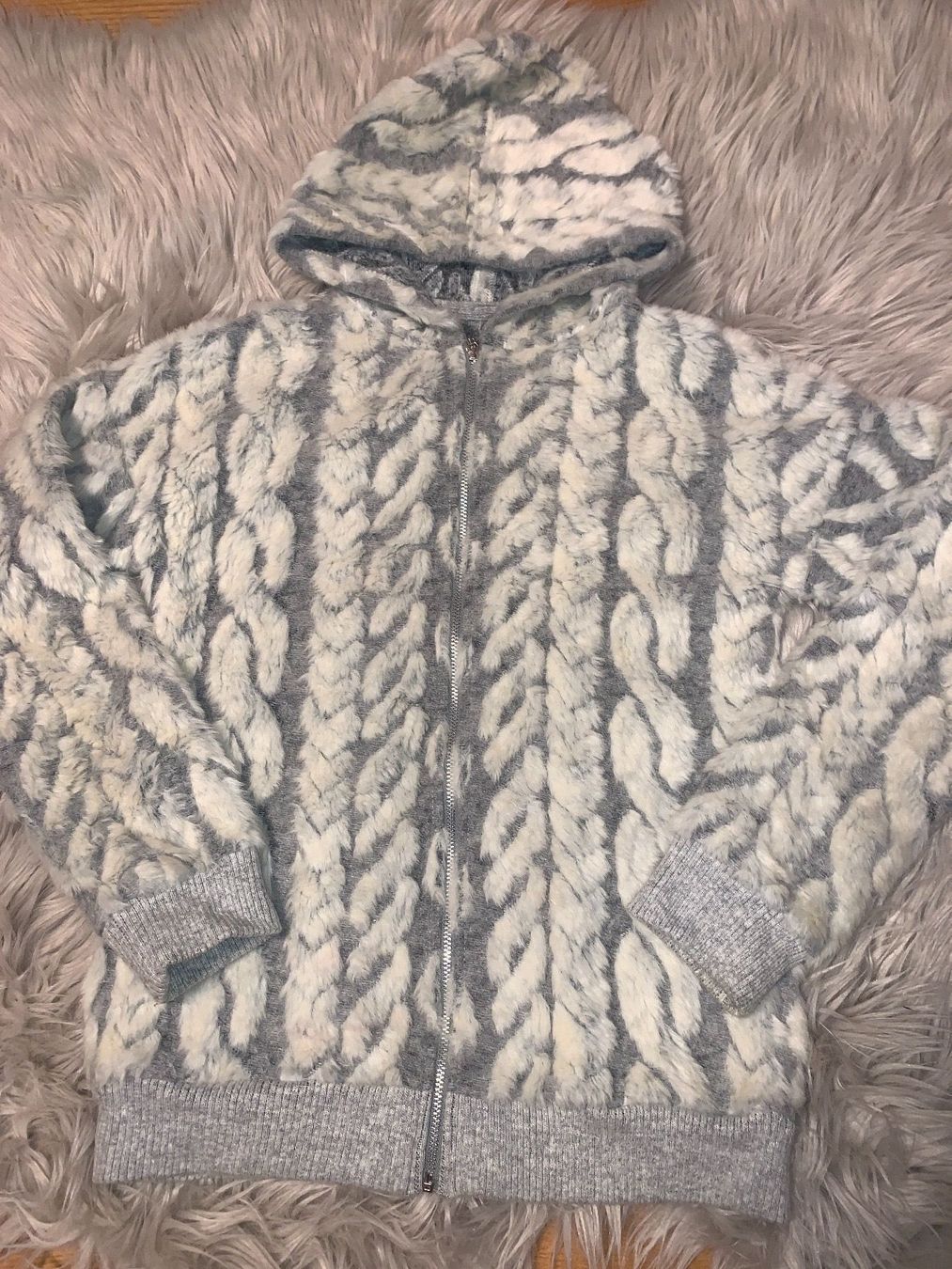 Jacken & Mäntel: ELSY Wunderschöne Strickjacke Gr. 152 – Gebraucht aus St.Gallen von Jamaruqua